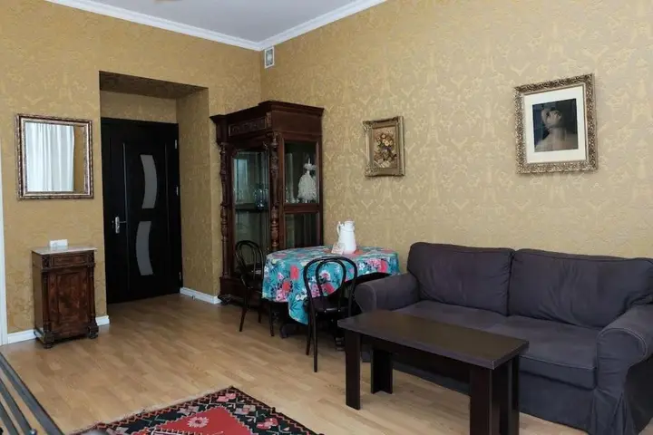 Тбилиси: 19th Century Apartment in Old Tbilisi