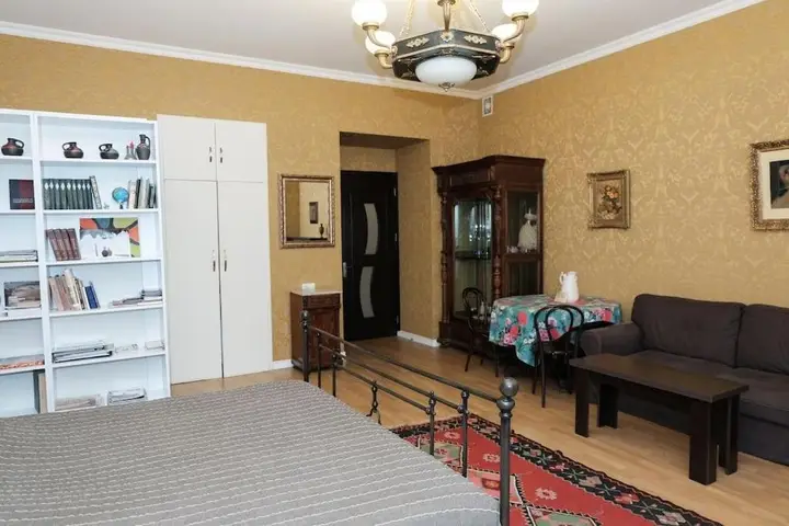 Тбилиси: 19th Century Apartment in Old Tbilisi