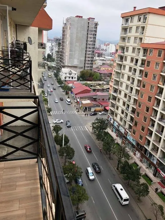 Батуми: Apartments at 20 Khimshiashvili St
