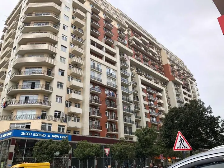 Батуми: Apartments at 20 Khimshiashvili St