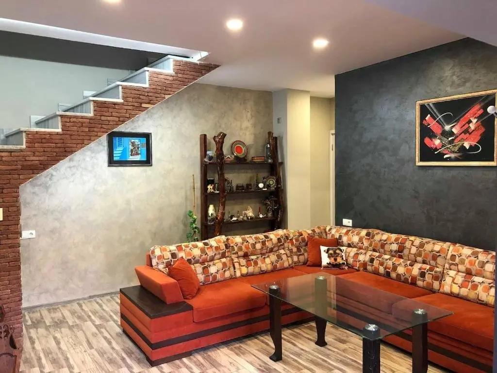 Тбилиси: 14 Dzmebi Kakabadzeebi Street
