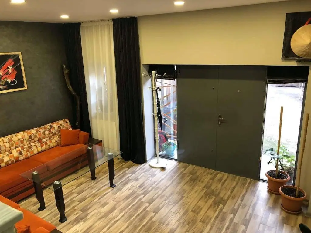 Тбилиси: 14 Dzmebi Kakabadzeebi Street