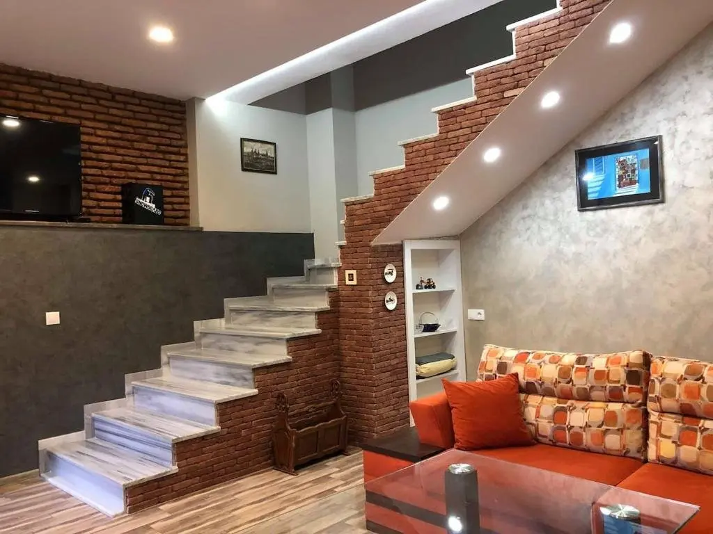 Тбилиси: 14 Dzmebi Kakabadzeebi Street