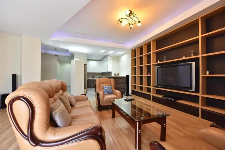 Тбилиси: 58b Niko Tskhvedadze Street