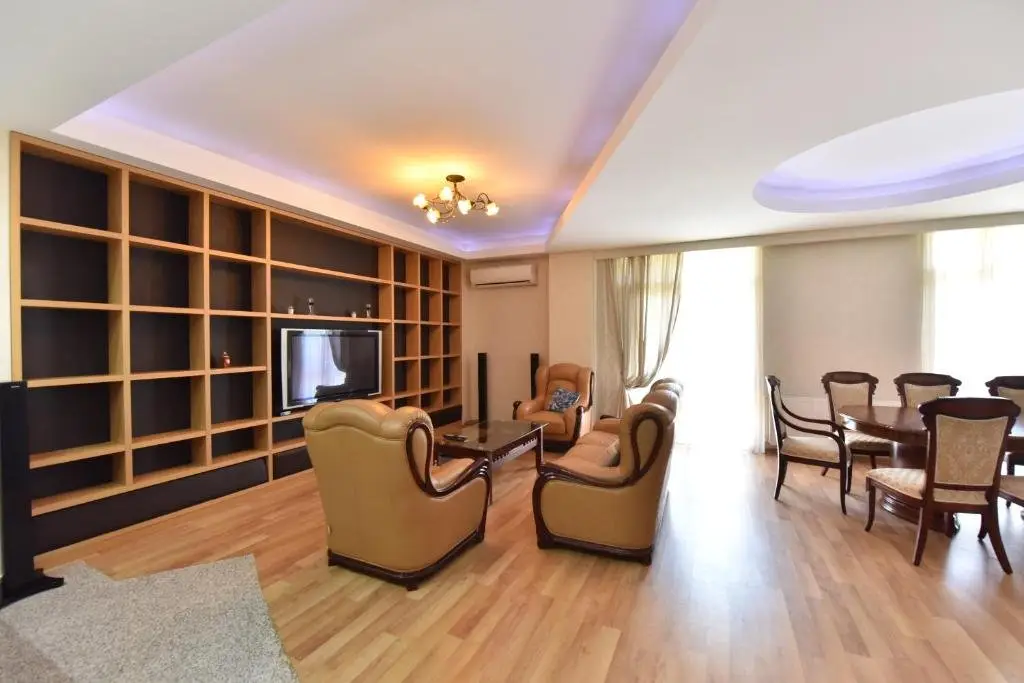 Тбилиси: 58b Niko Tskhvedadze Street