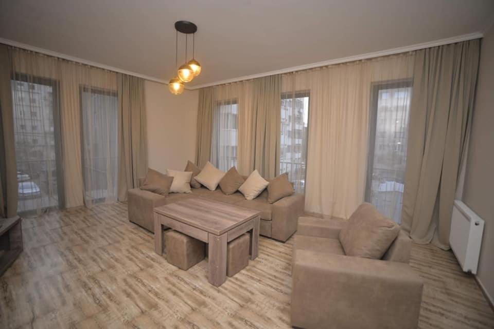 Тбилиси: 16 Kote Marjanishvili Street Apartment