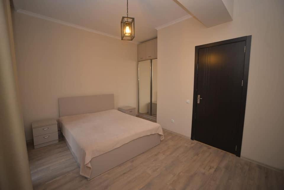 Тбилиси: 16 Kote Marjanishvili Street Apartment