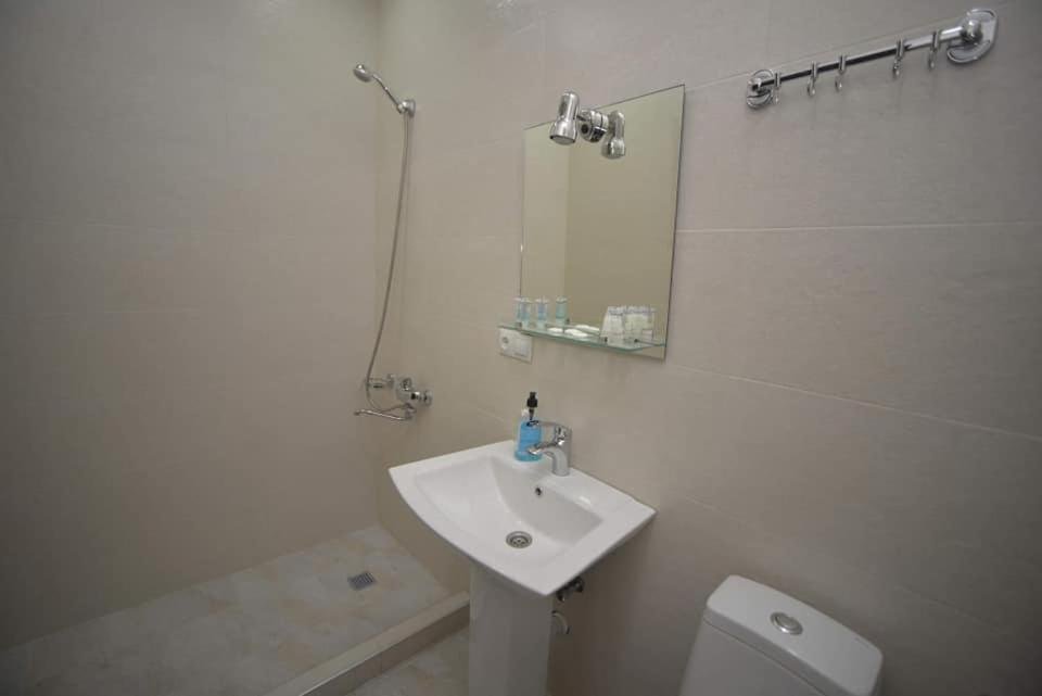 Тбилиси: 16 Kote Marjanishvili Street Apartment