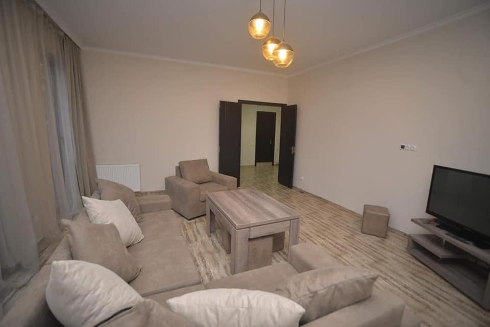 Тбилиси: 16 Kote Marjanishvili Street Apartment