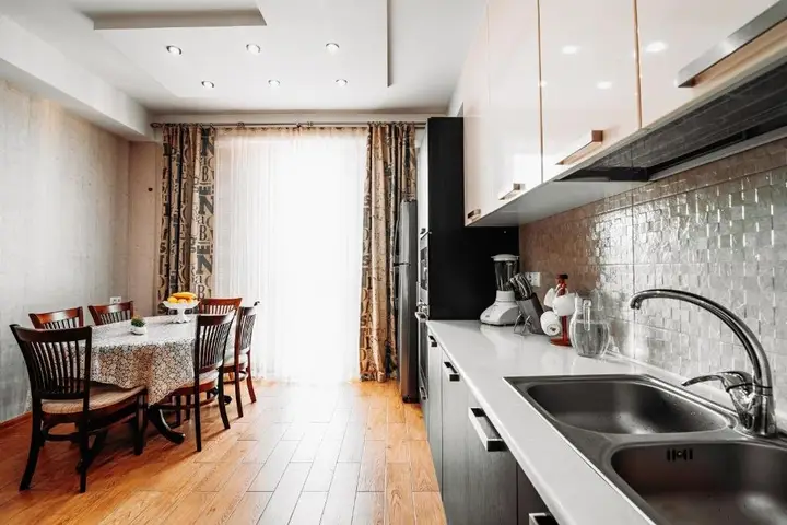 Тбилиси: Axis Palace Apartment In The City Centre LUX 2BR