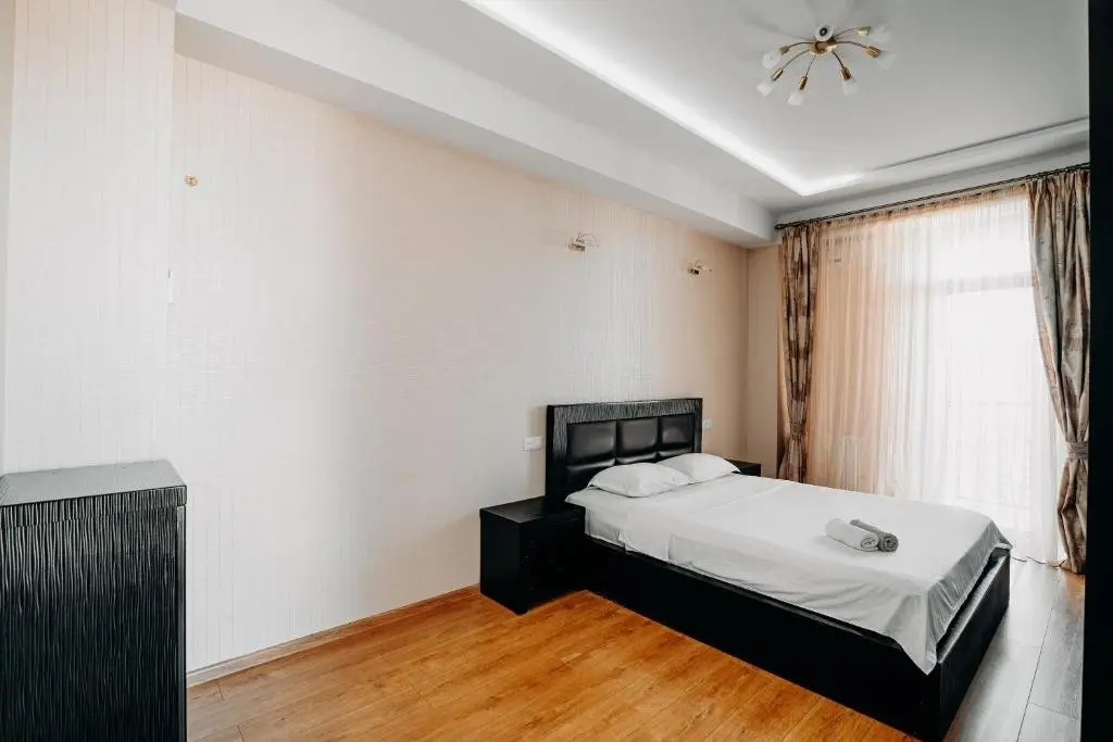 Тбилиси: Axis Palace Apartment In The City Centre LUX 2BR