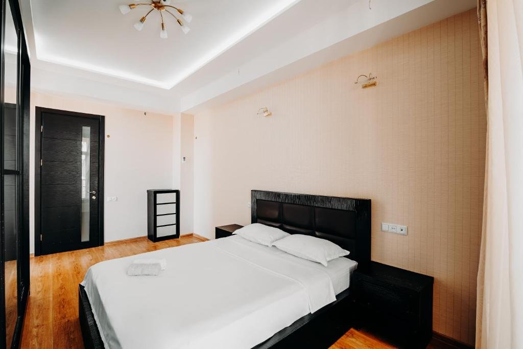 Тбилиси: Axis Palace Apartment In The City Centre LUX 2BR