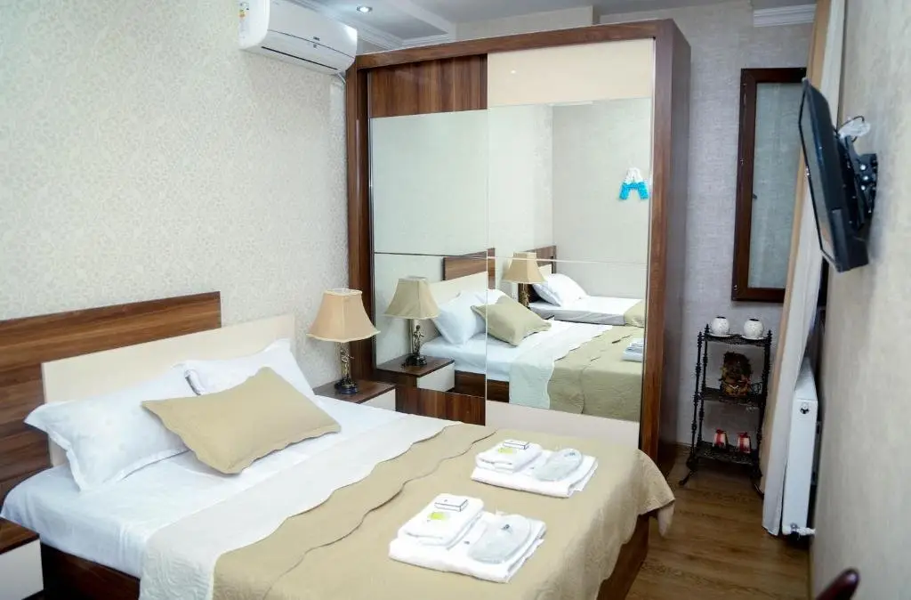 Тбилиси: 2 Bedroom Apartment Nikoloz