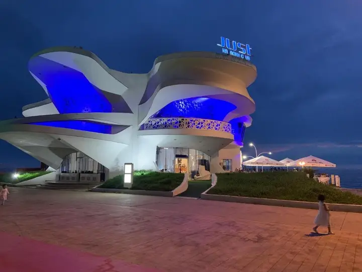 Батуми: Batumi Metro Plus 0859
