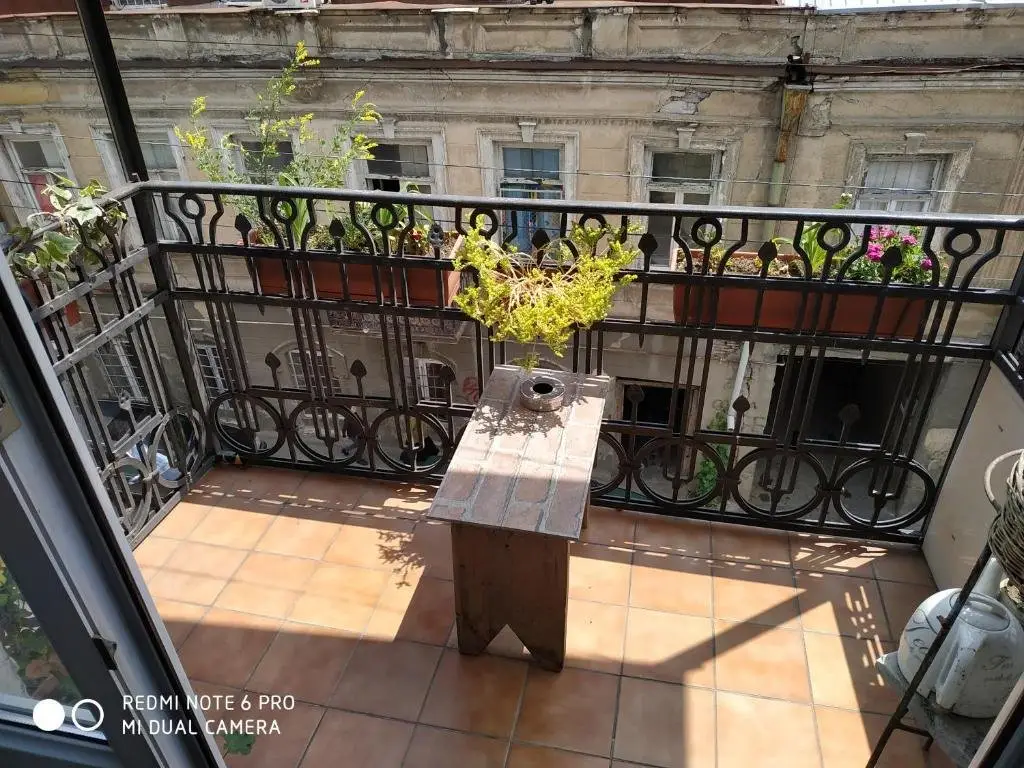 Тбилиси: 12 Kita Abashidze Street Apartment