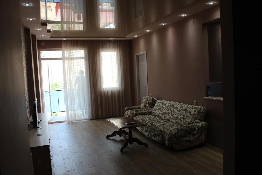 Батуми: 2-bedroom apartment on the 4th floor