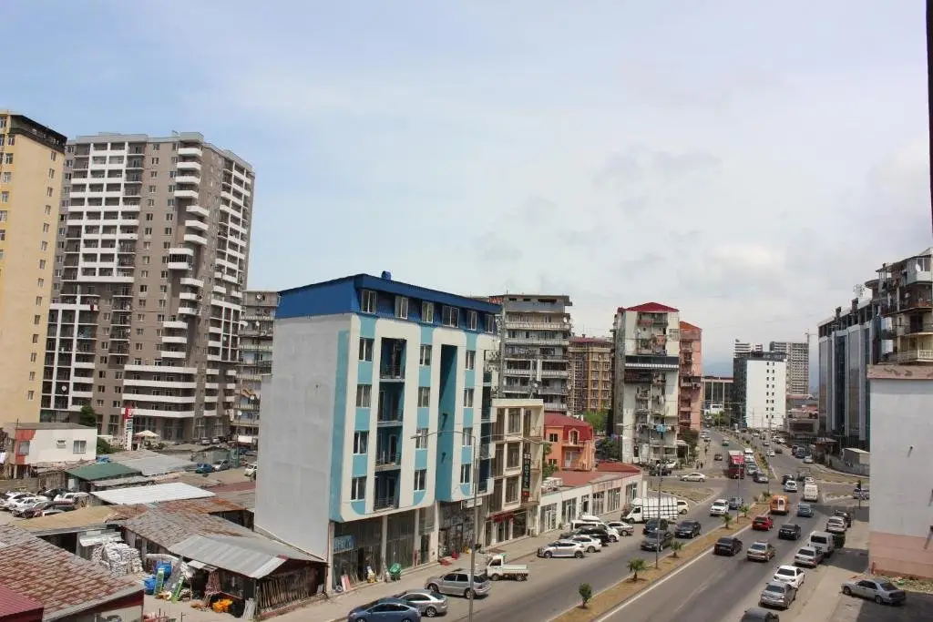 Батуми: 2-bedroom apartment on the 4th floor
