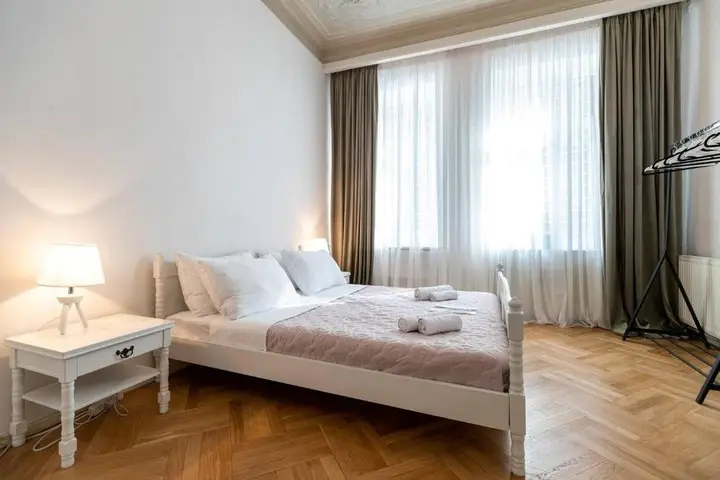 Тбилиси: ? 3BR Apartment near Stamba?with a private yard