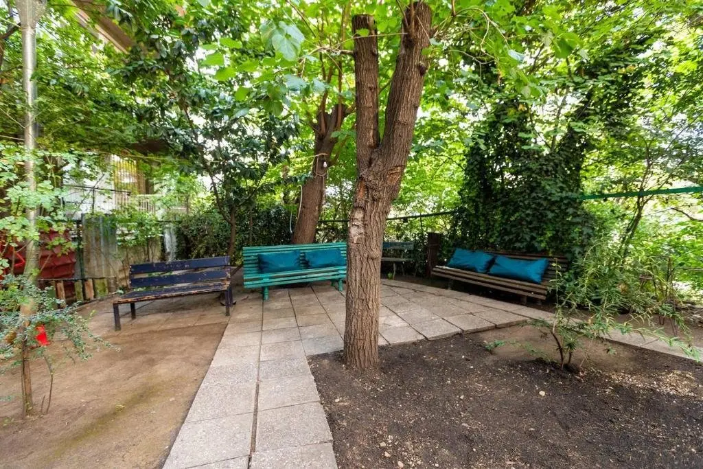 Тбилиси: ? 3BR Apartment near Stamba?with a private yard