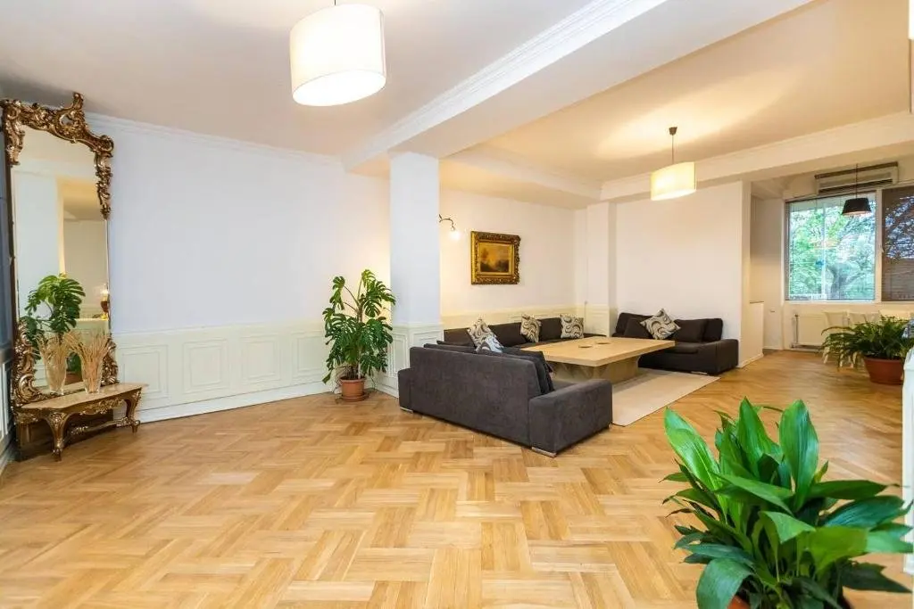 Тбилиси: ? 3BR Apartment near Stamba?with a private yard