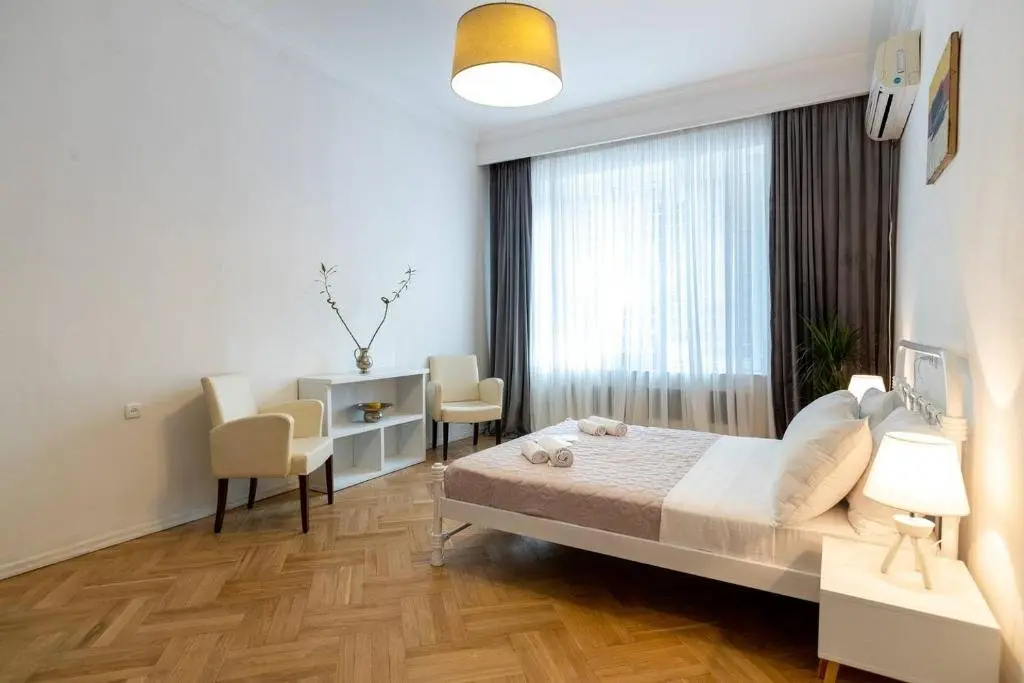 Тбилиси: ? 3BR Apartment near Stamba?with a private yard