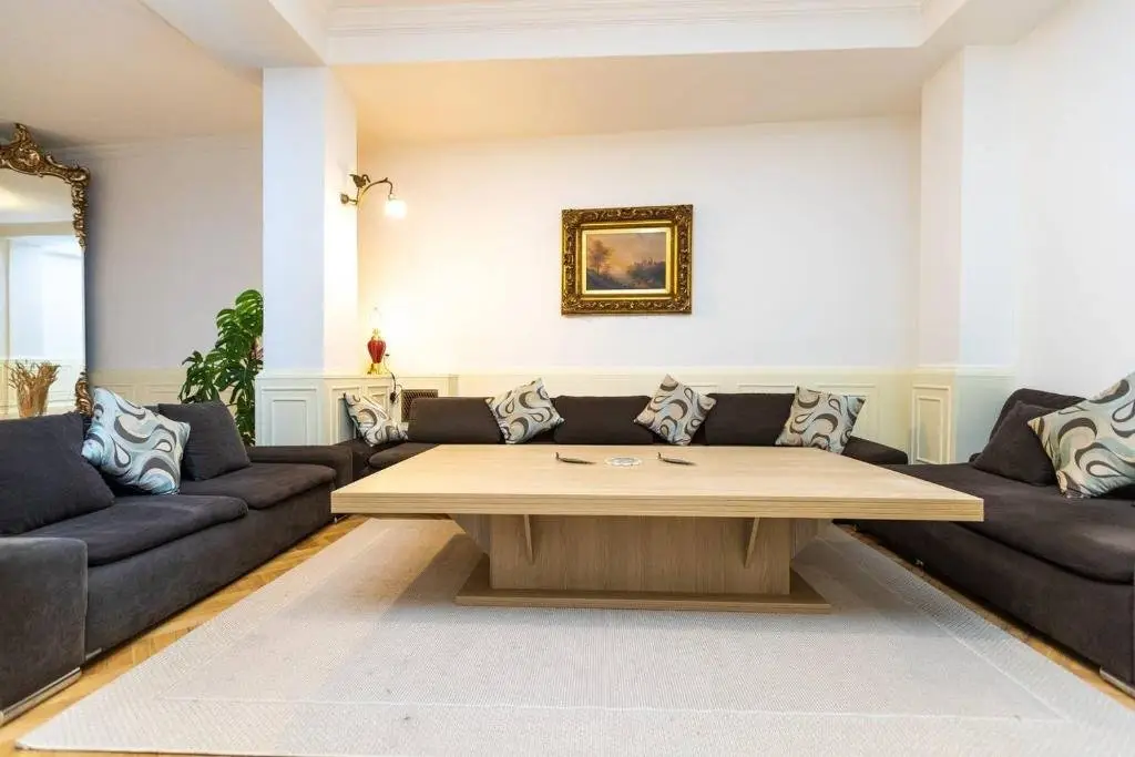 Тбилиси: ? 3BR Apartment near Stamba?with a private yard