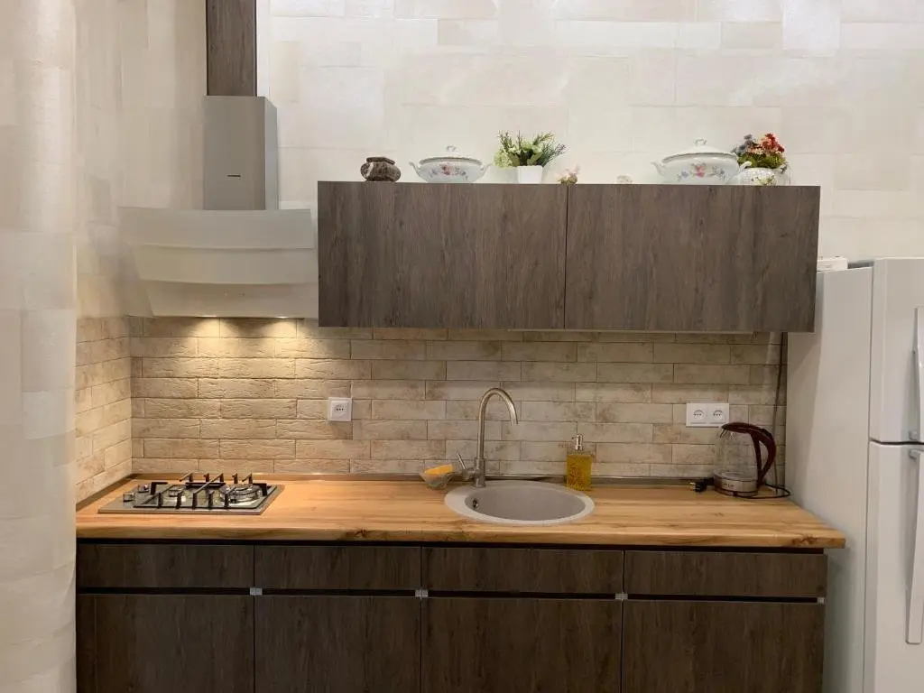 Тбилиси: Baratashvili 12 - three bedroom apartment