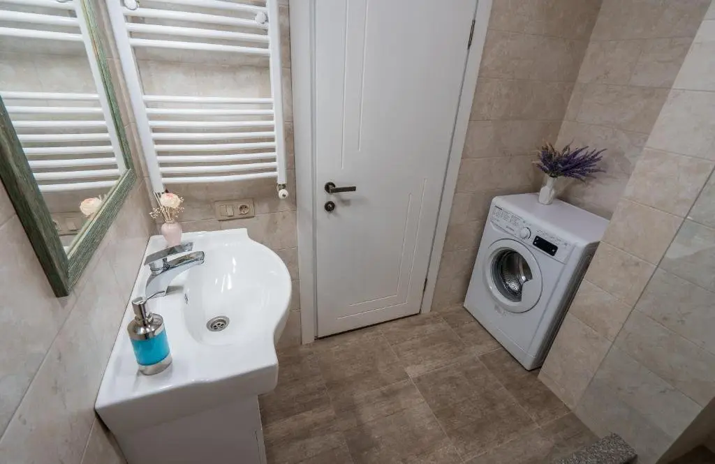 Тбилиси: Beautiful 2 Bedroom Apartment in Old Tbilisi