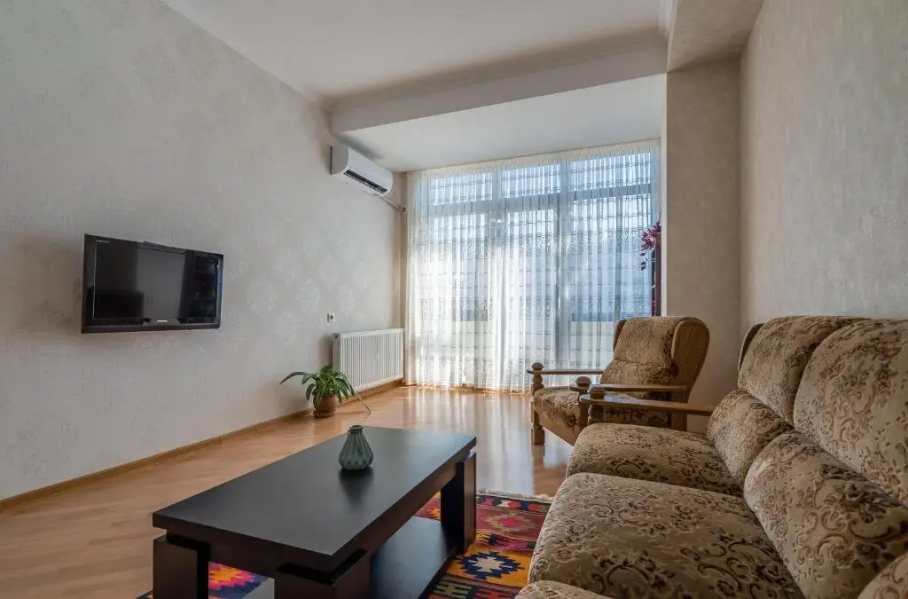 Тбилиси: Beautiful 2 Bedroom Apartment in Old Tbilisi