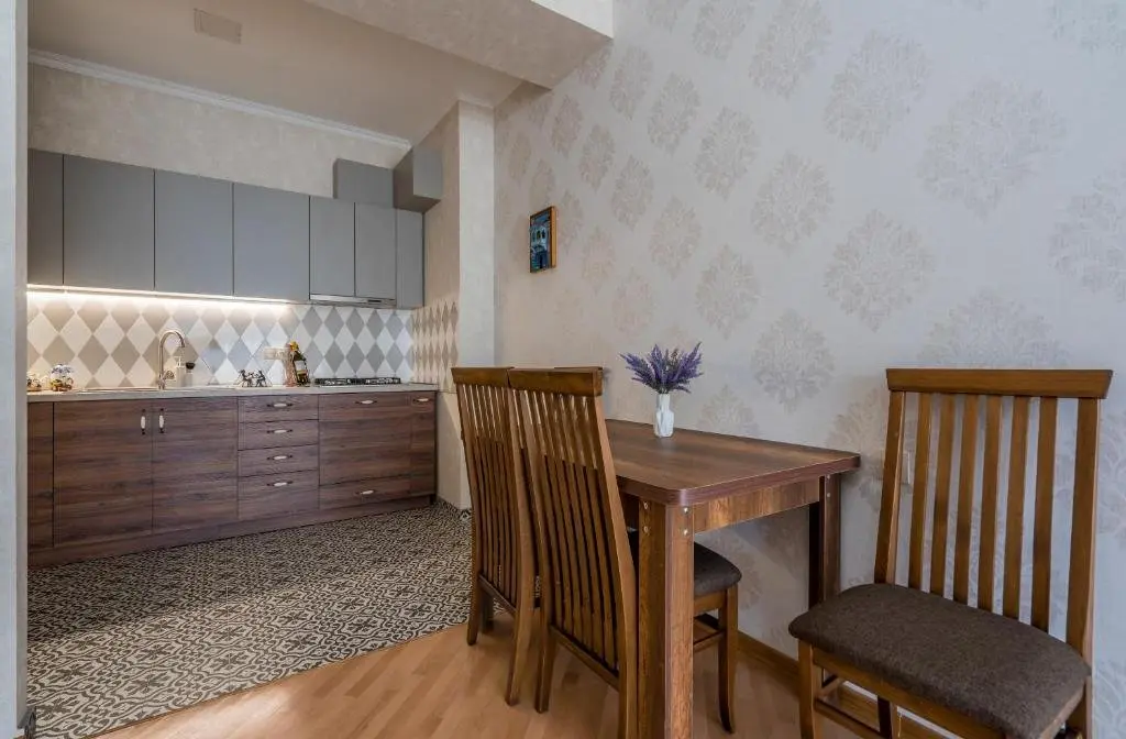 Тбилиси: Beautiful 2 Bedroom Apartment in Old Tbilisi