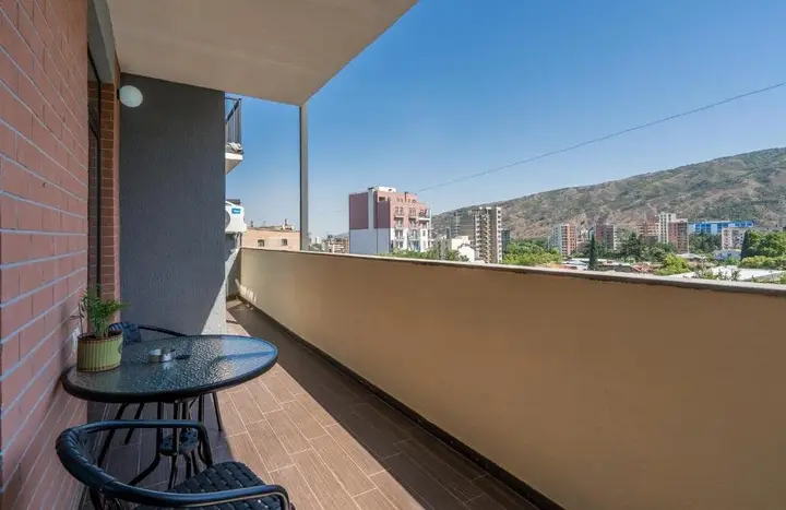 Тбилиси: Beautiful 2 Bedroom Apartment in Old Tbilisi