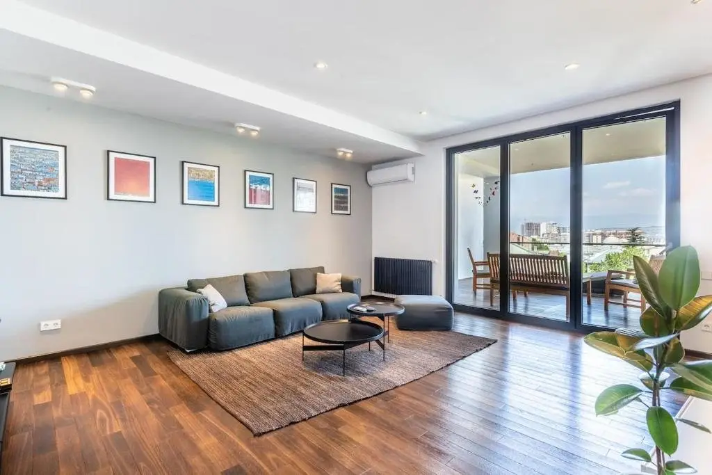 Тбилиси: -30  NEW 2 BR Super Spacious Apt w/Terrace+views