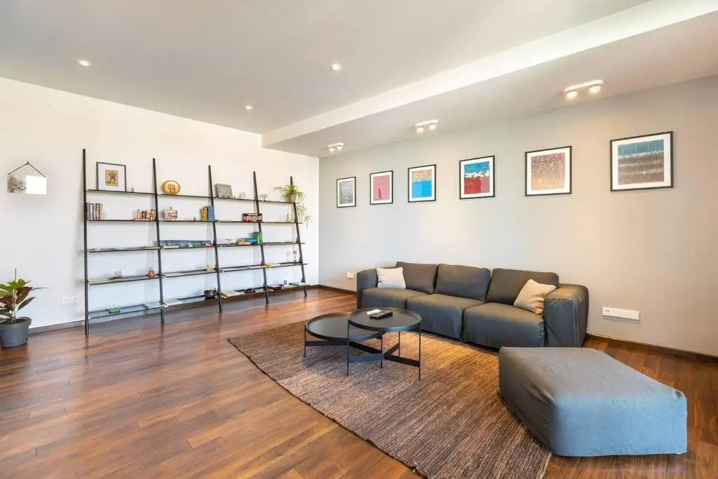 Тбилиси: -30  NEW 2 BR Super Spacious Apt w/Terrace+views