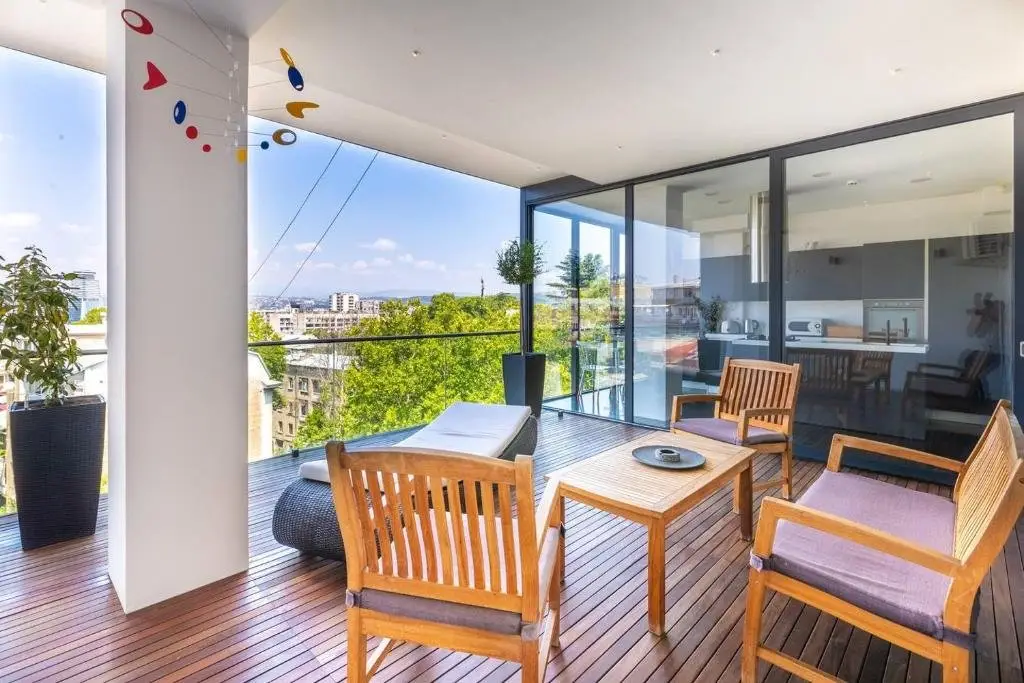 -30  NEW 2 BR Super Spacious Apt w/Terrace+views — фото 1