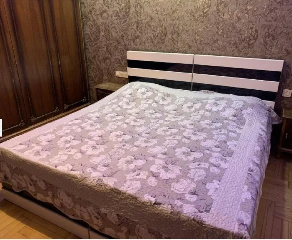 Тбилиси: 3 Rooms Apartment Near Old City