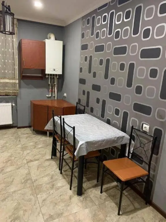Тбилиси: 3 Rooms Apartment Near Old City