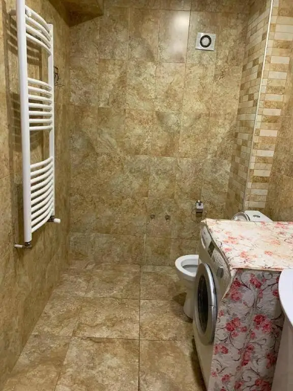 Тбилиси: 3 Rooms Apartment Near Old City