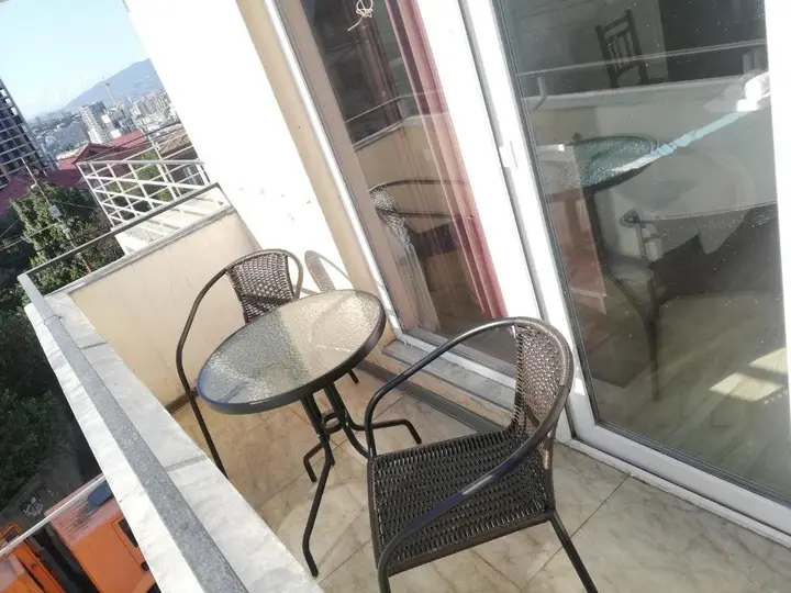 Тбилиси: 25 Iona Tuskia St Apartment