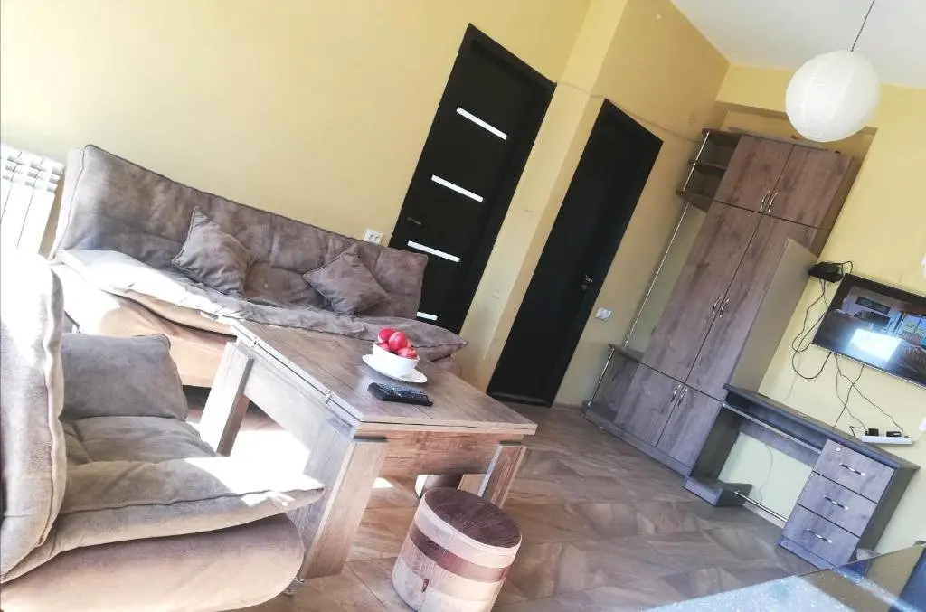 Тбилиси: 25 Iona Tuskia St Apartment