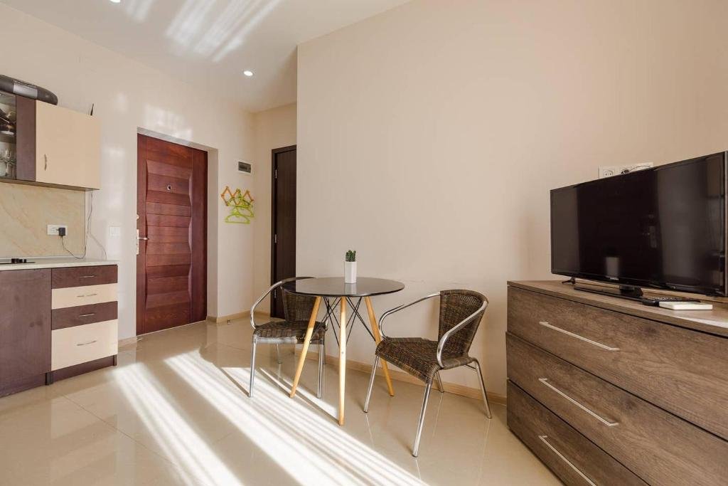 Батуми: Beachfront Apartment with Sea View