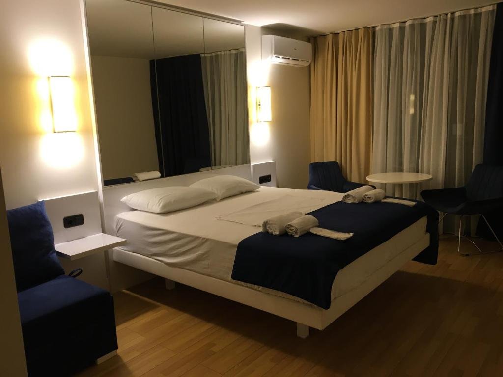 Батуми: Black Sea Apartment 84