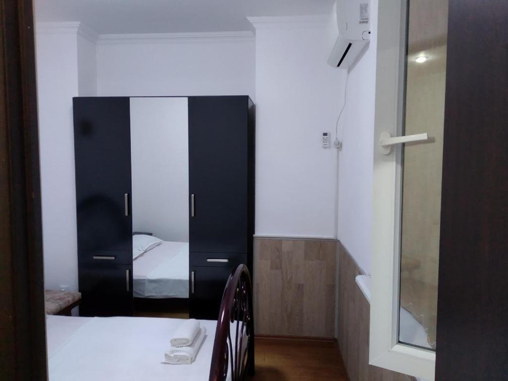 Тбилиси: Apartmemnt on Aghmashenebeli 142