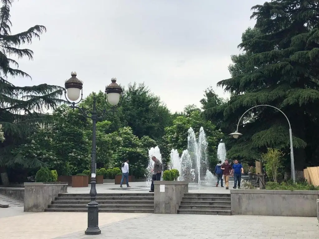 Тбилиси: Apartmemnt on Aghmashenebeli 142