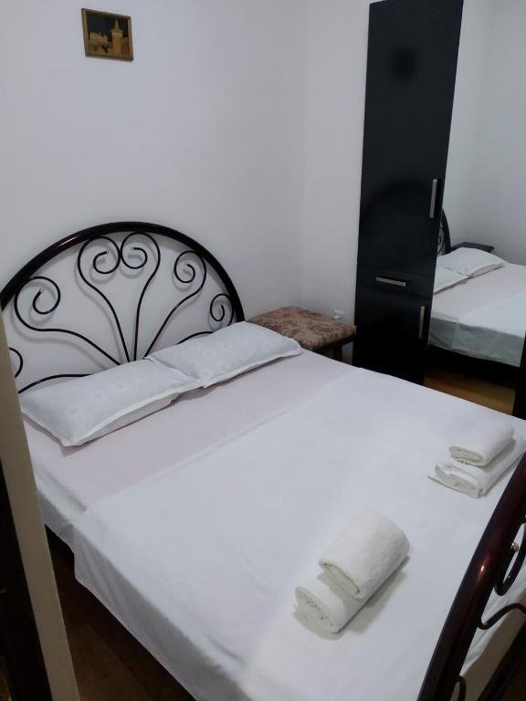 Тбилиси: Apartmemnt on Aghmashenebeli 142