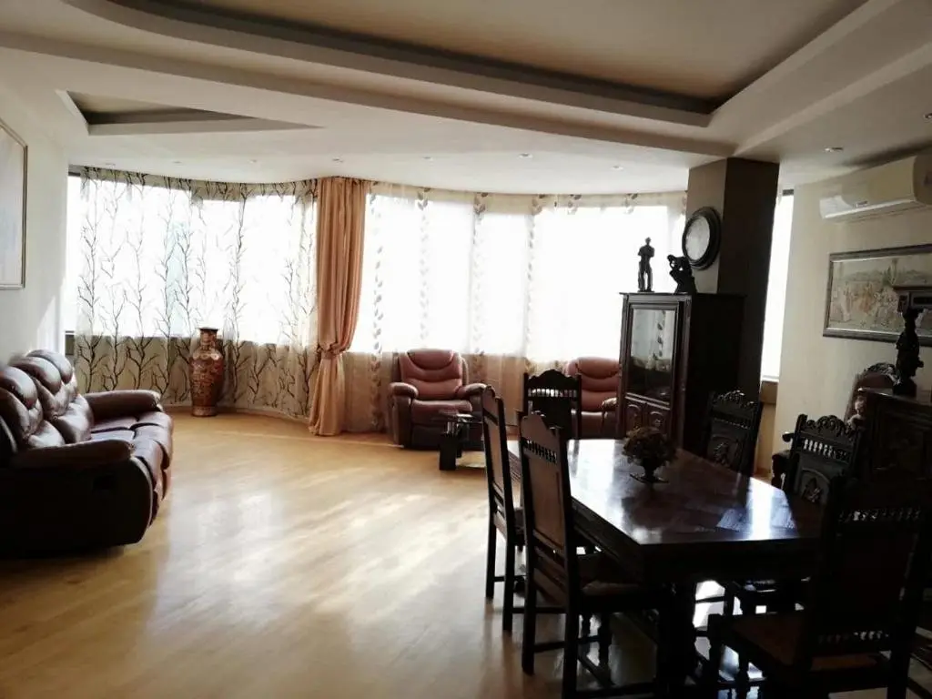Тбилиси: Antique Apartment