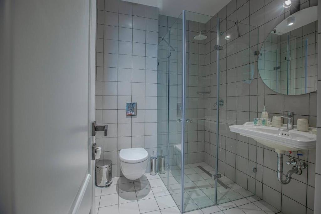 Тбилиси: 2BR apartment with 2 balconies in heart of the city