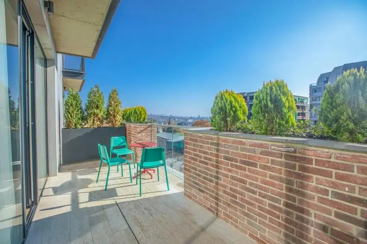 Тбилиси: 2BR apartment with 2 balconies in heart of the city