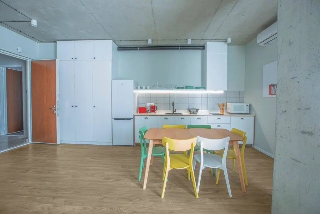 Тбилиси: 2BR apartment with 2 balconies in heart of the city