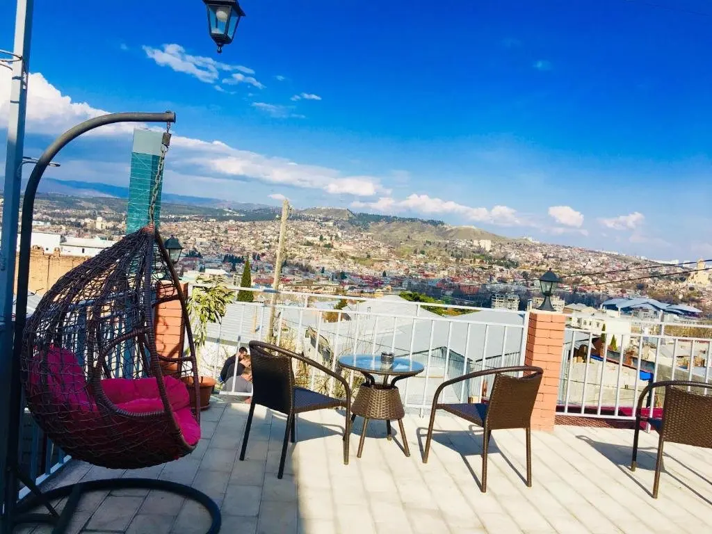 Тбилиси: -30% Apartment With Terrace In Old Tbilisi