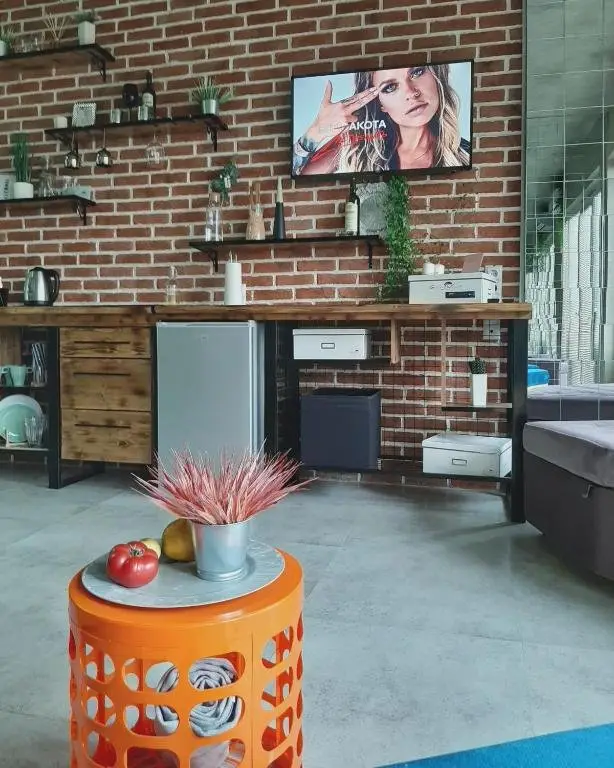 Батуми: 1stBatumi Glass Wood